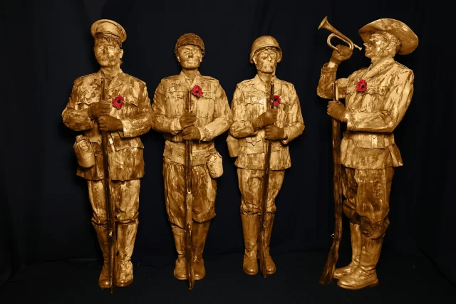 #anzac2025  #humanstatuebodyart #humanstatues #gold