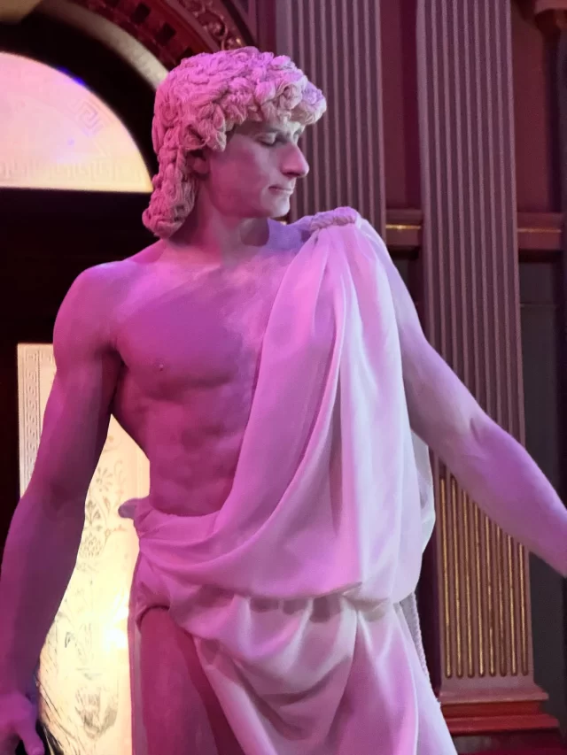#humanstatuebodyart #livingstatue #reneissance #humanstatue #livingstatue #michaelangelo #bodypainting #bodyart