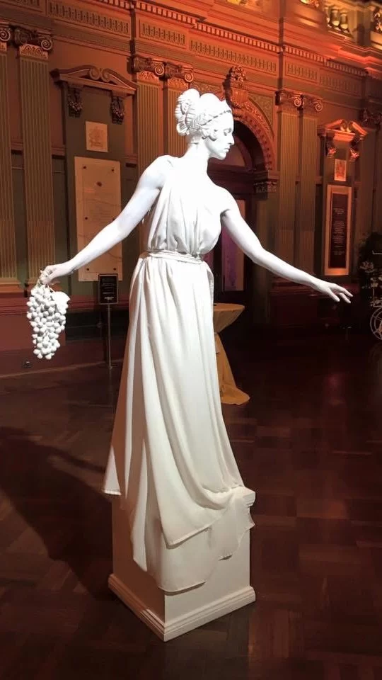 #ladolcevita @llilli.an @humanstatuebodyart @sydneytownhall #humanstatue