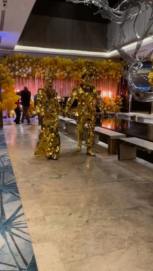 @ashleighgrace.x @aleksei_the_peacefulwarrior @humanstatuebodyart @douglasfabianproductions @thestarsydney  #mirrorduo #mirrormen #mirrorrovingentertainment