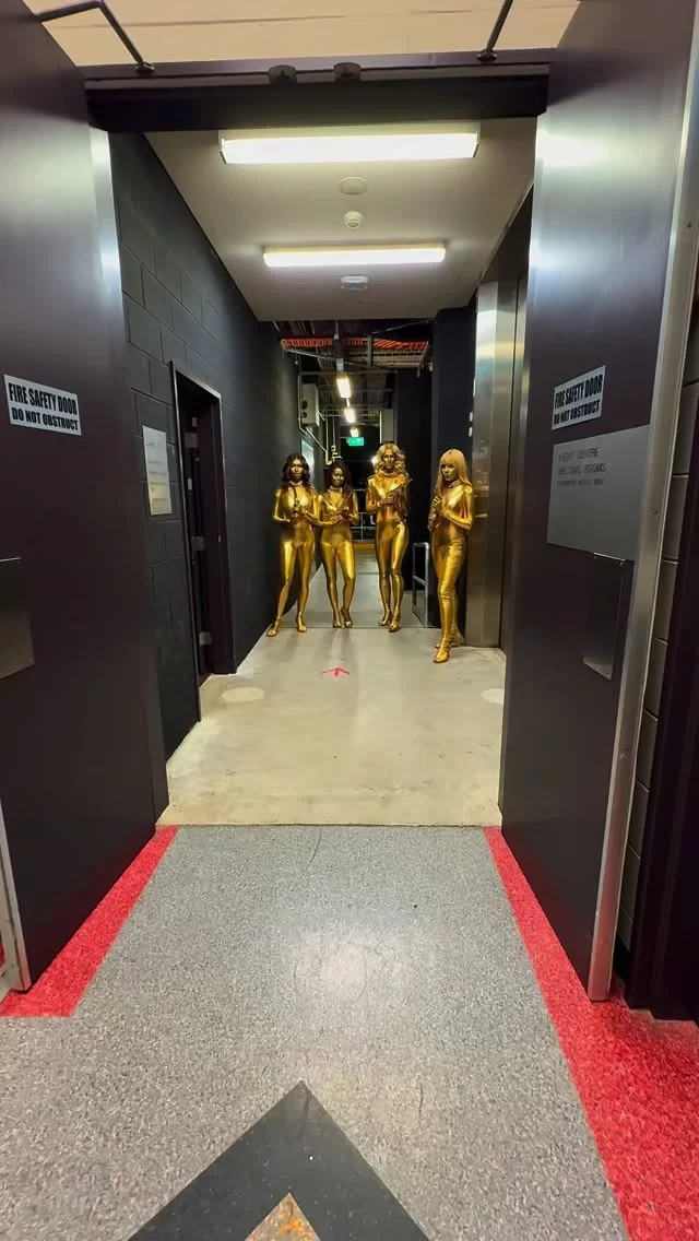 @astraliannetworkentertanment @starevehtcentre #casinoroyale #pharmacare #jamesbond #humanstatuebodyart #gokdfingerbodypaint