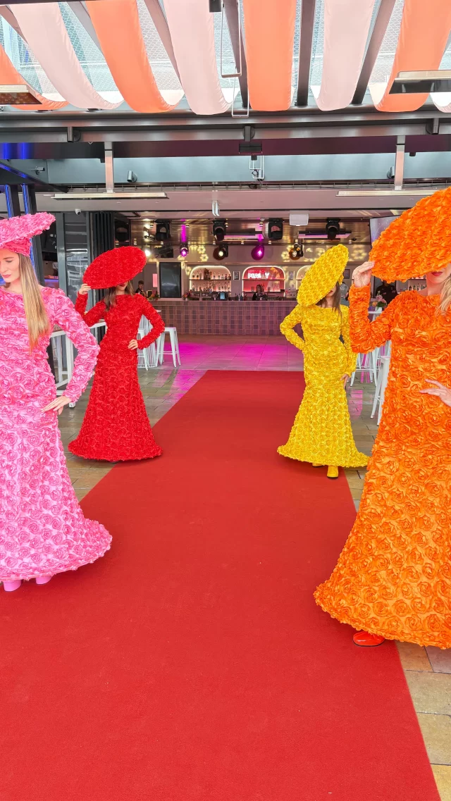 #roseladies #humanstatuebodyart